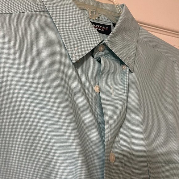 Men's Roundtree & Yorke Button Up Dress Shirt - Picture 3 of 4